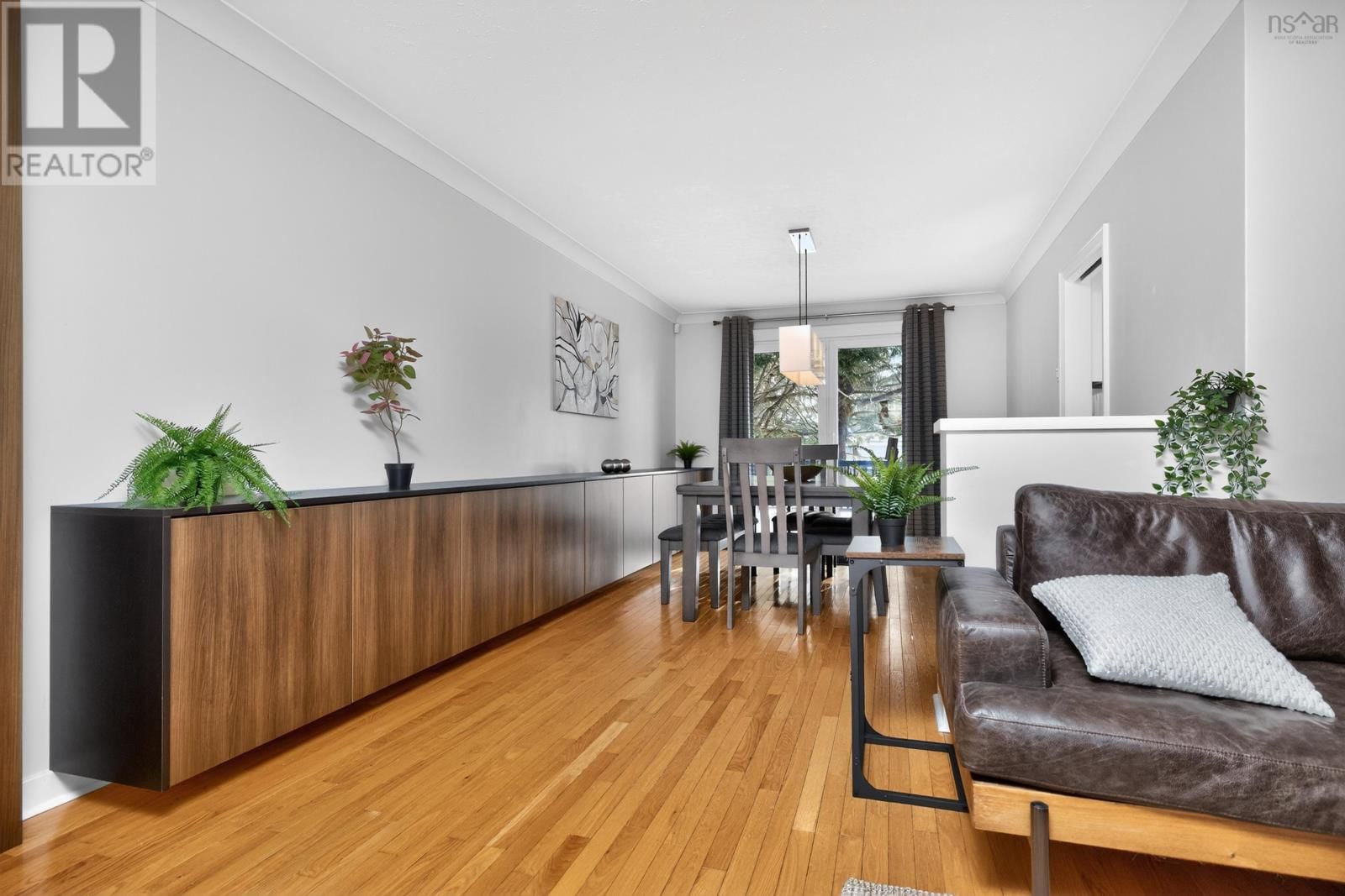 37 LAWNSDALE DRIVE Image 8