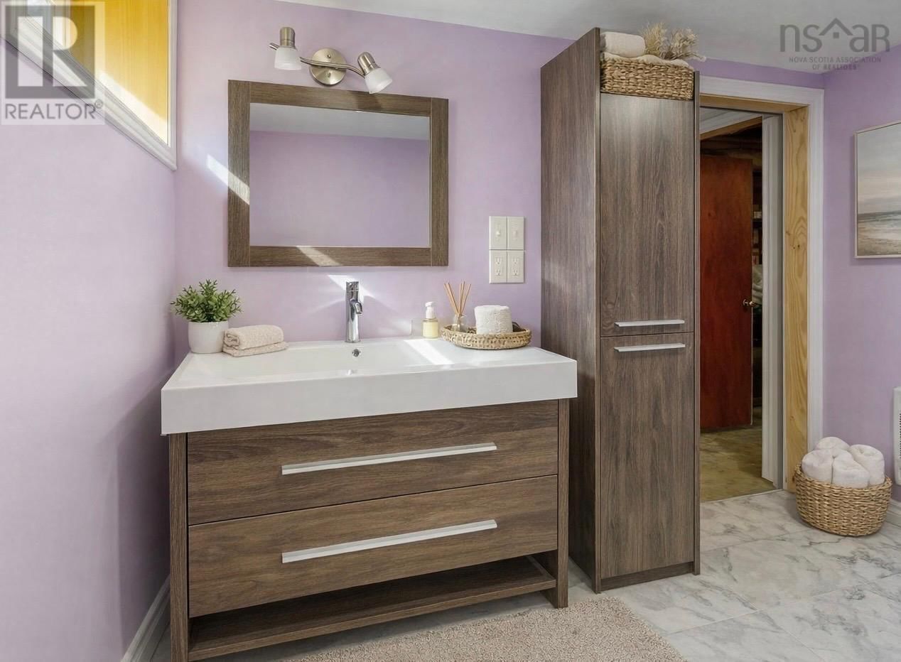 98 MCLEAN STREET Image 11