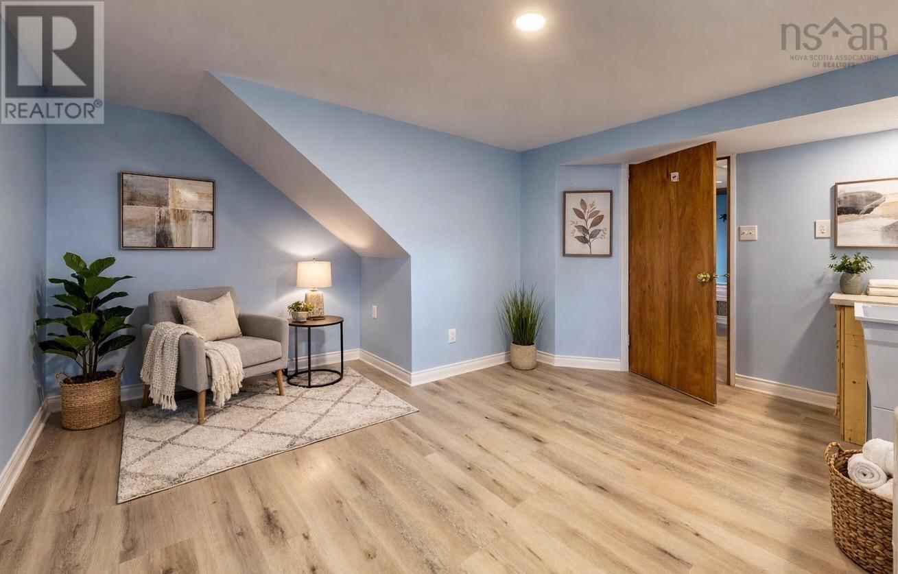 98 MCLEAN STREET Image 12