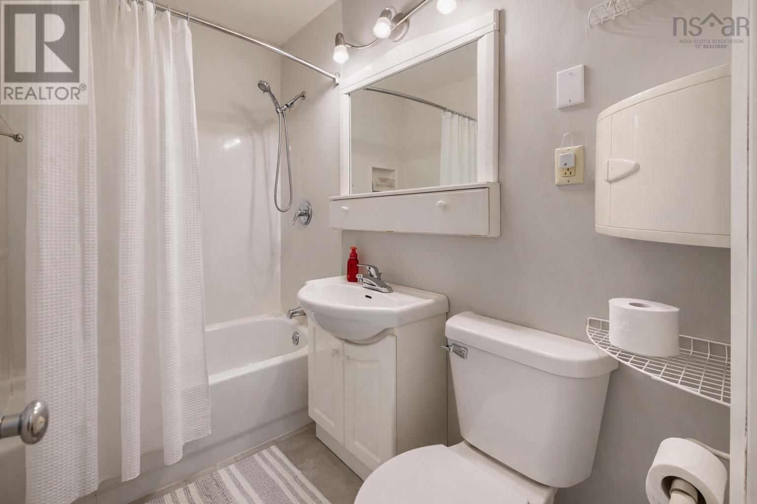 98 MCLEAN STREET Image 8