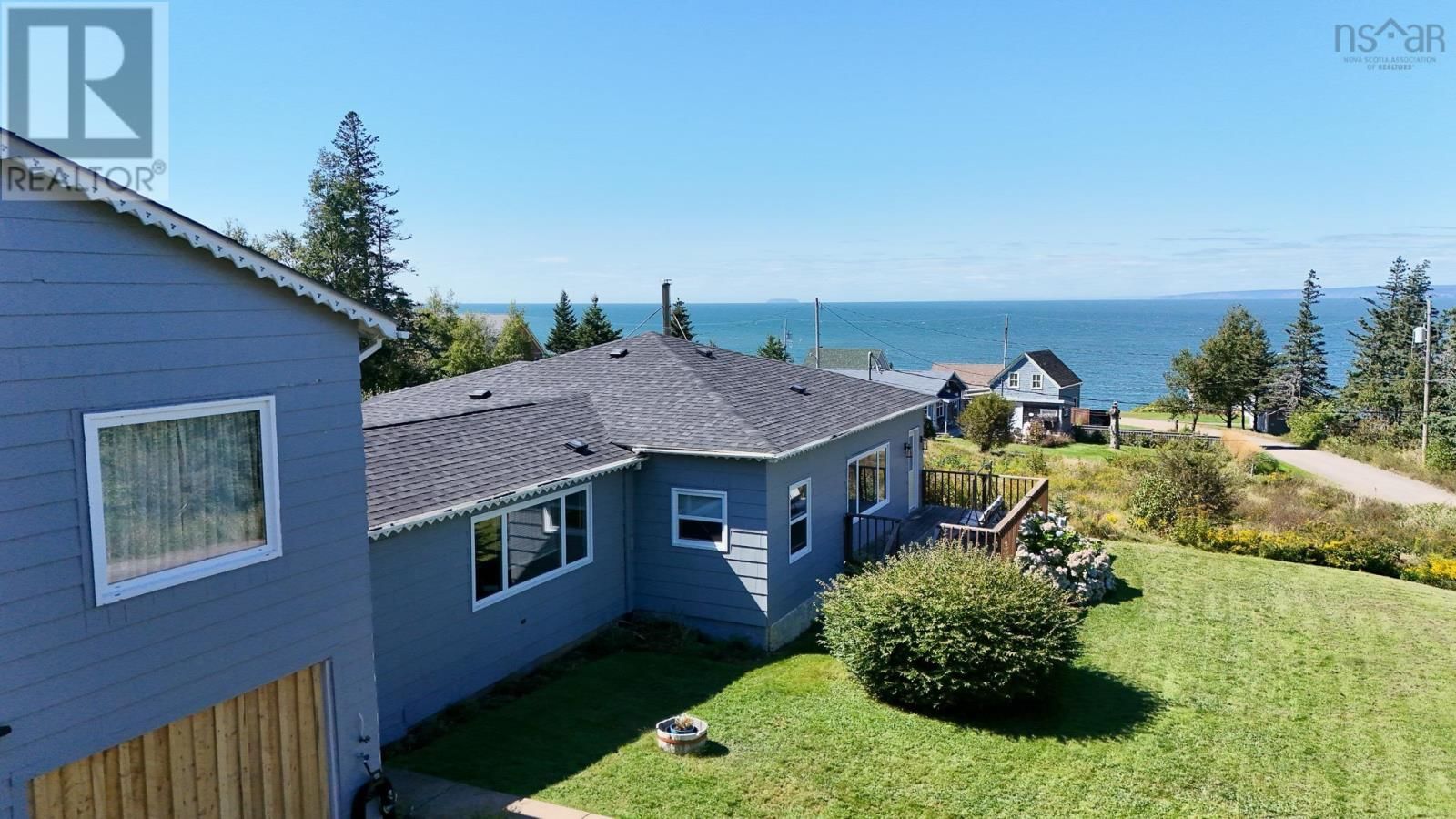 60 Cove Road, Halls Harbour, Nova Scotia B0P 1J0