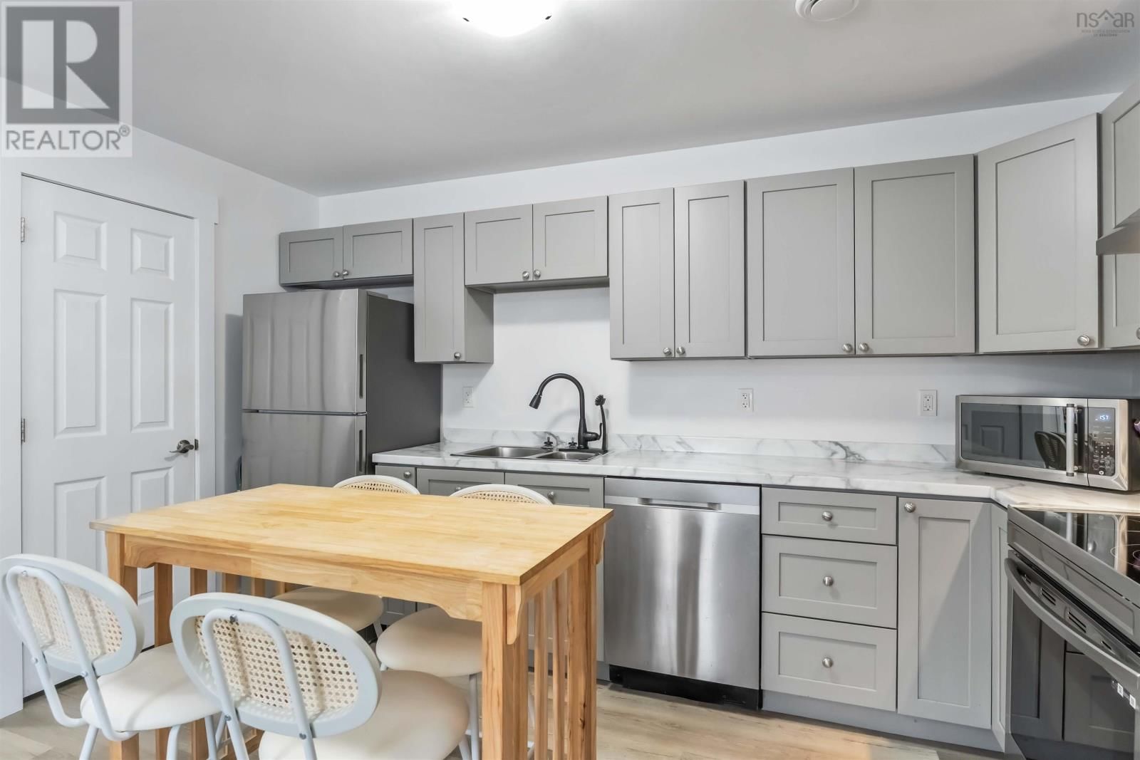 1029 UPPER CHURCH STREET Image 10