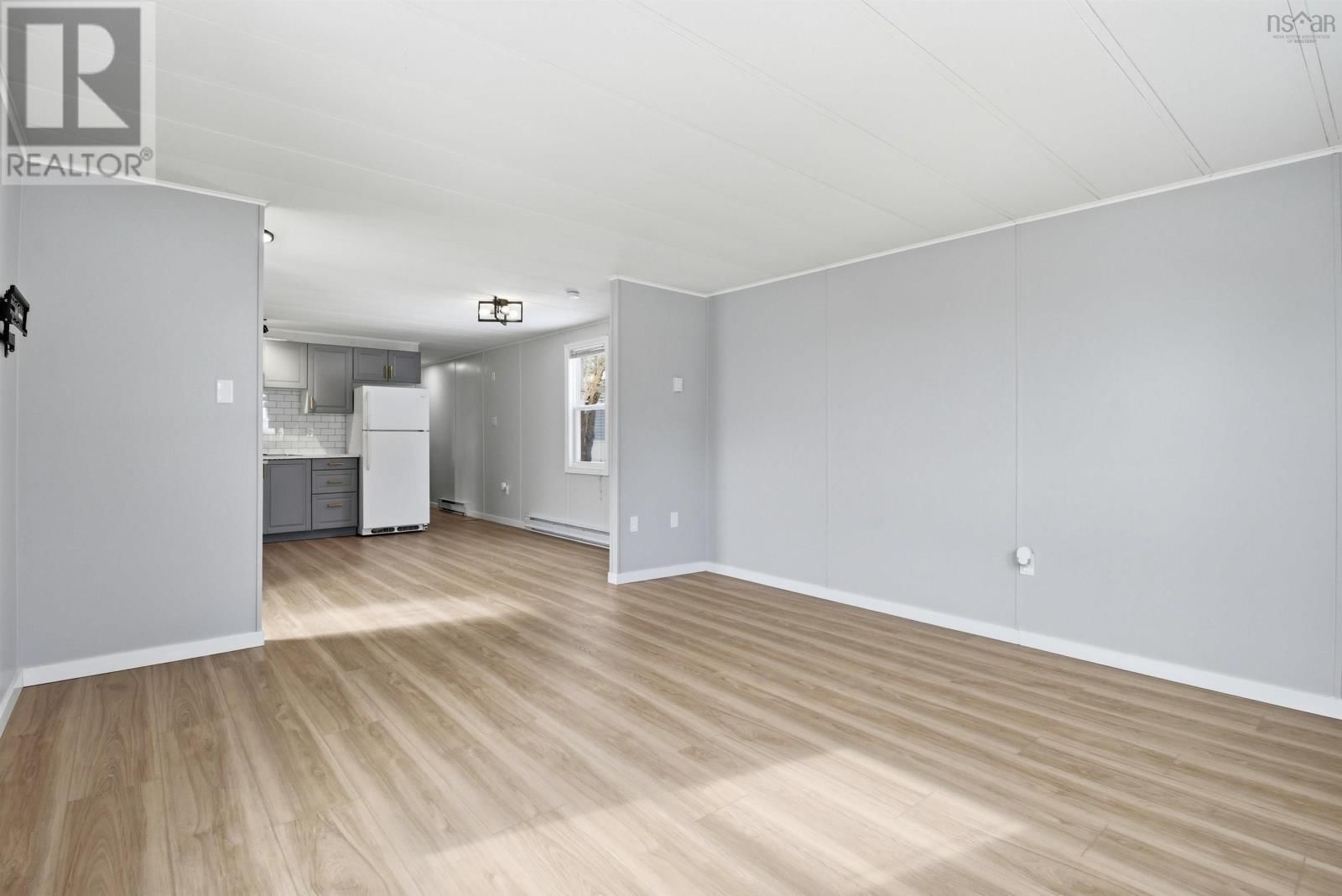 21 MOORE DRIVE Image 10