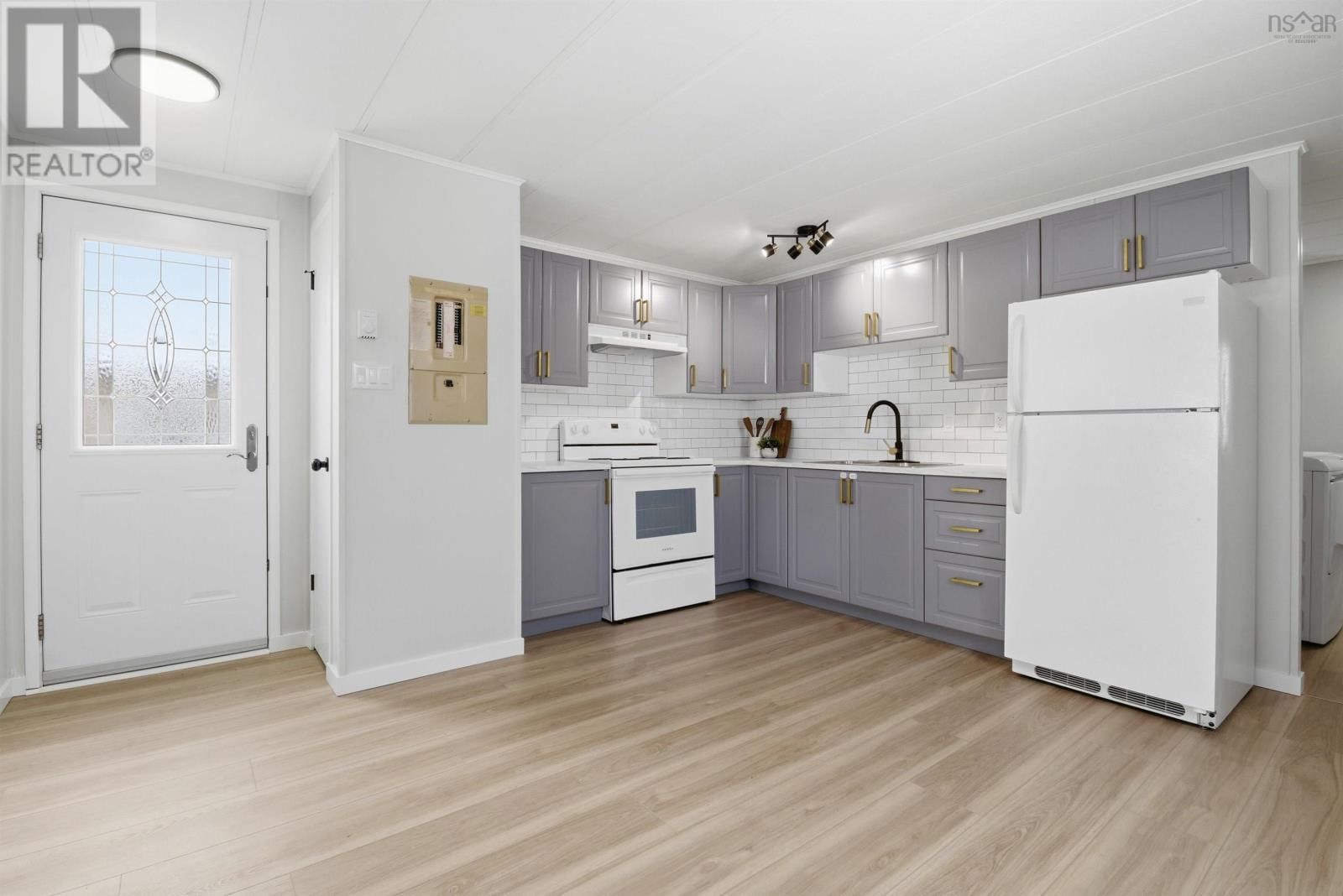 21 MOORE DRIVE Image 3