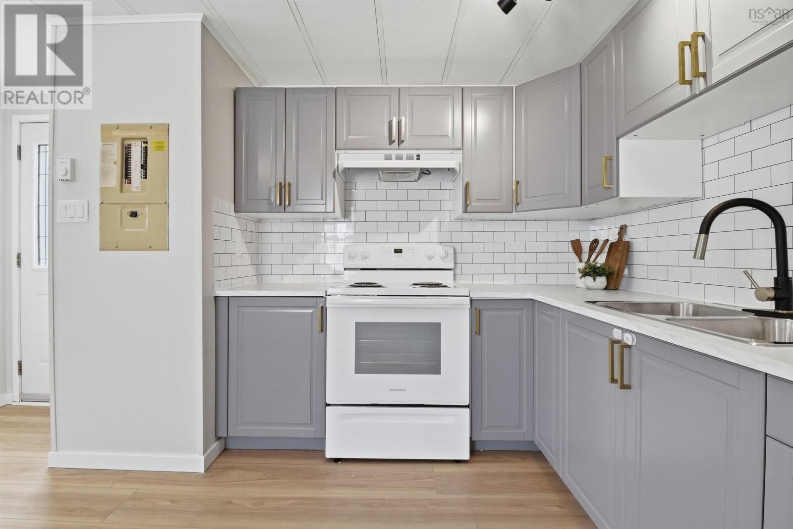 21 MOORE DRIVE Image 4