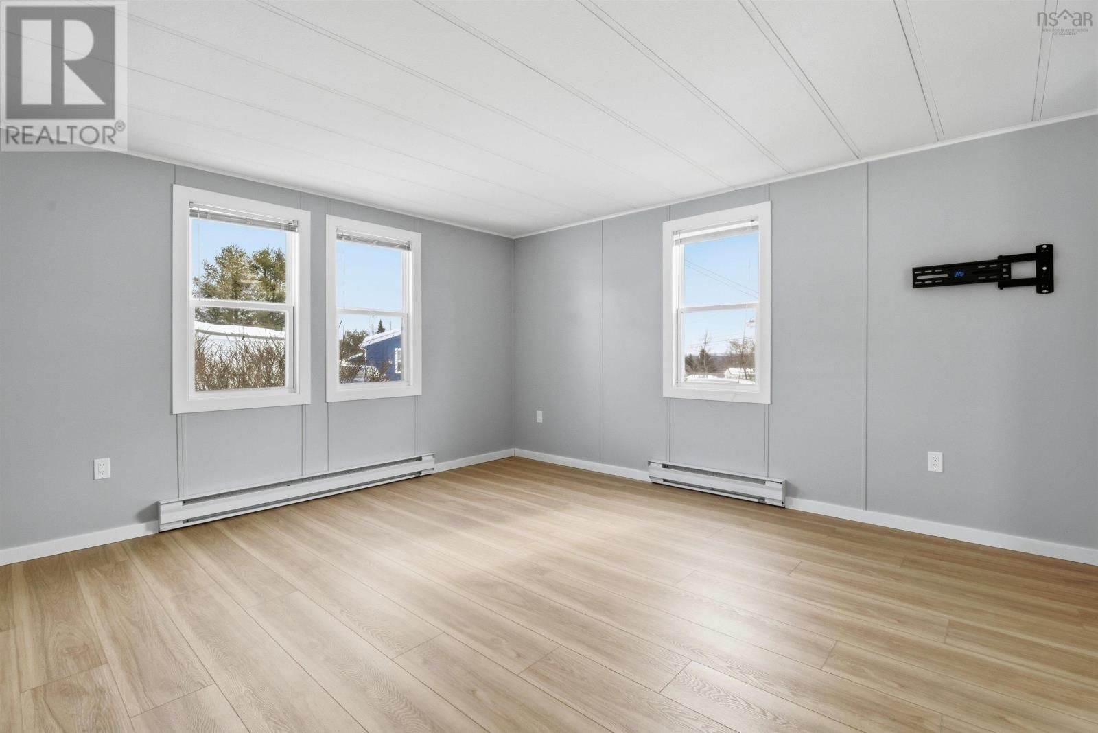 21 MOORE DRIVE Image 8