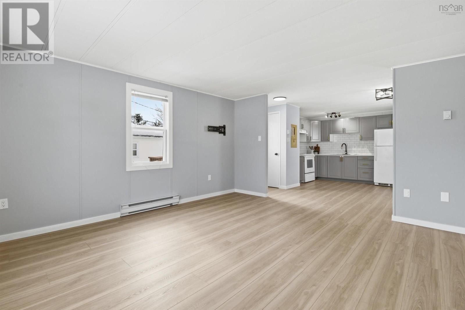 21 MOORE DRIVE Image 9