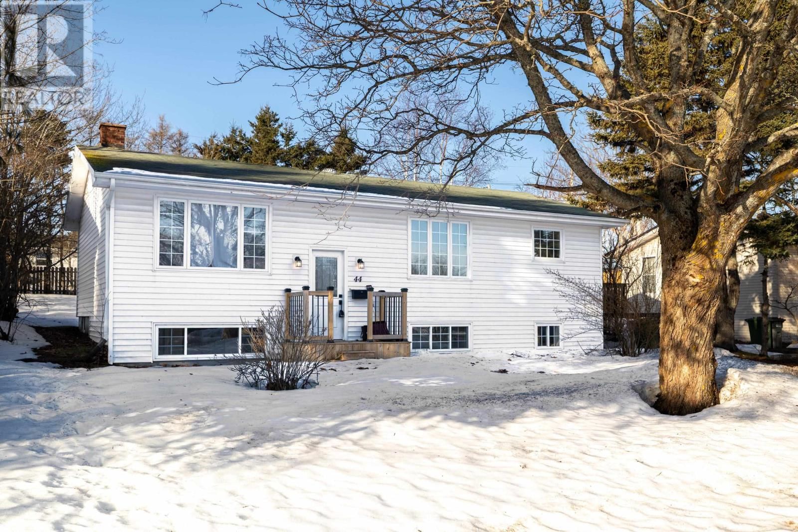 44 WESTCOMB CRESCENT Image 1