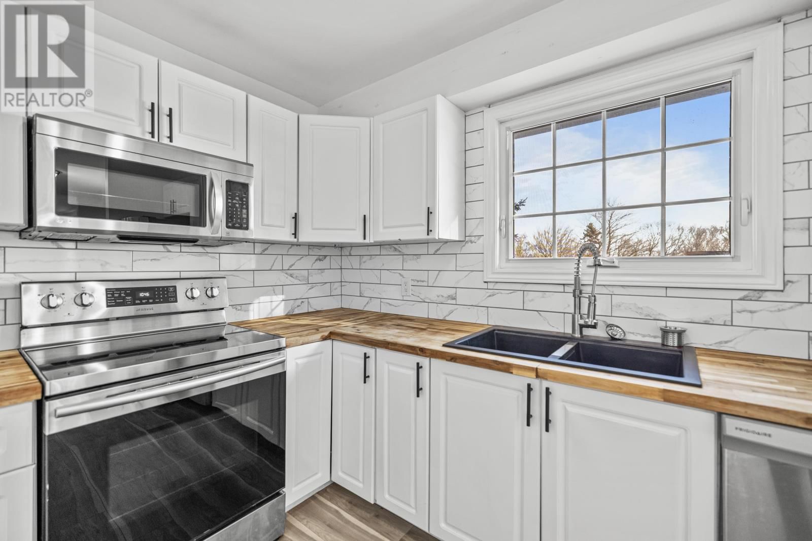 44 WESTCOMB CRESCENT Image 10