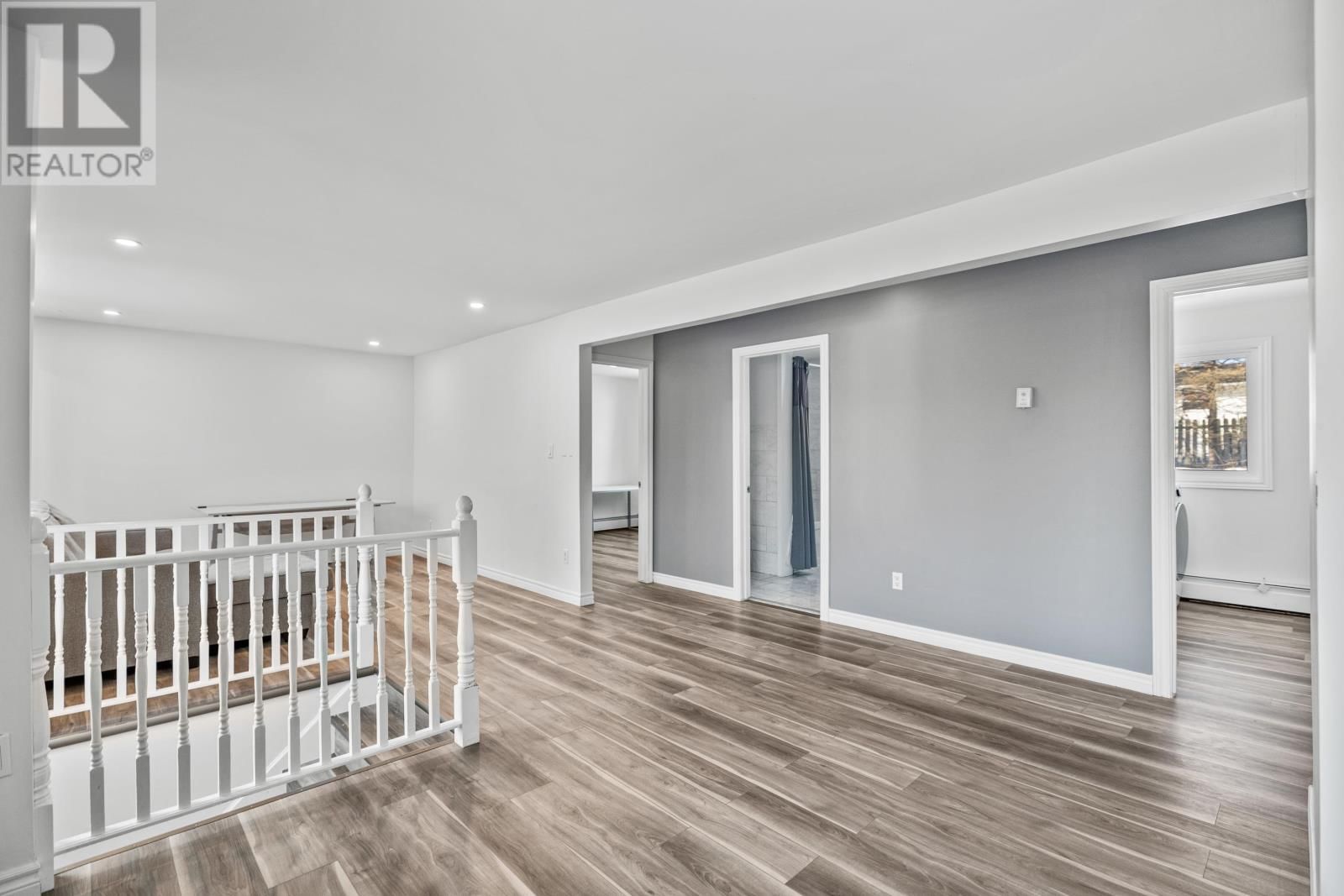 44 WESTCOMB CRESCENT Image 11