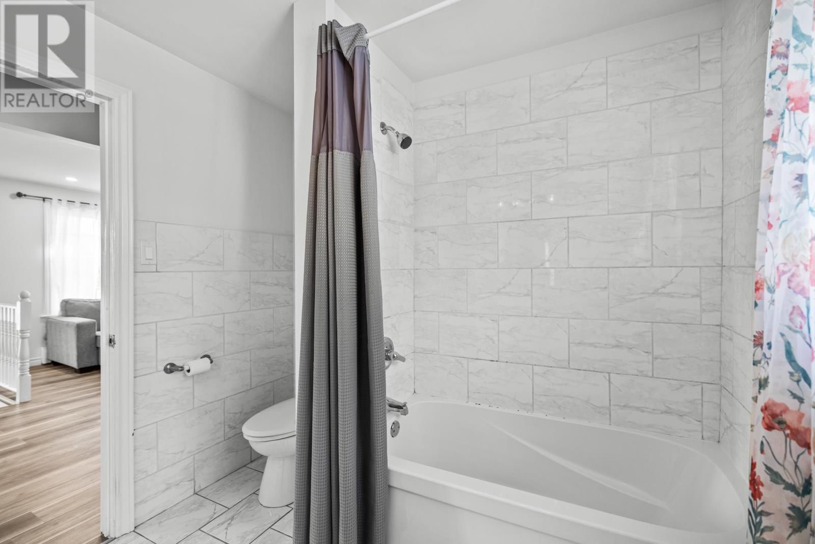 44 WESTCOMB CRESCENT Image 15