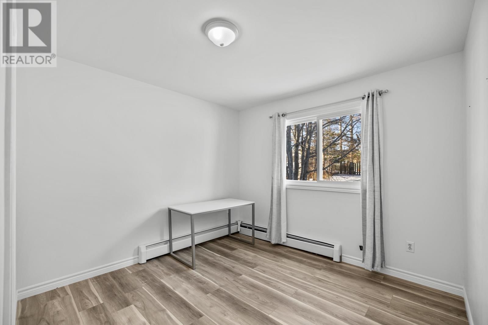 44 WESTCOMB CRESCENT Image 16