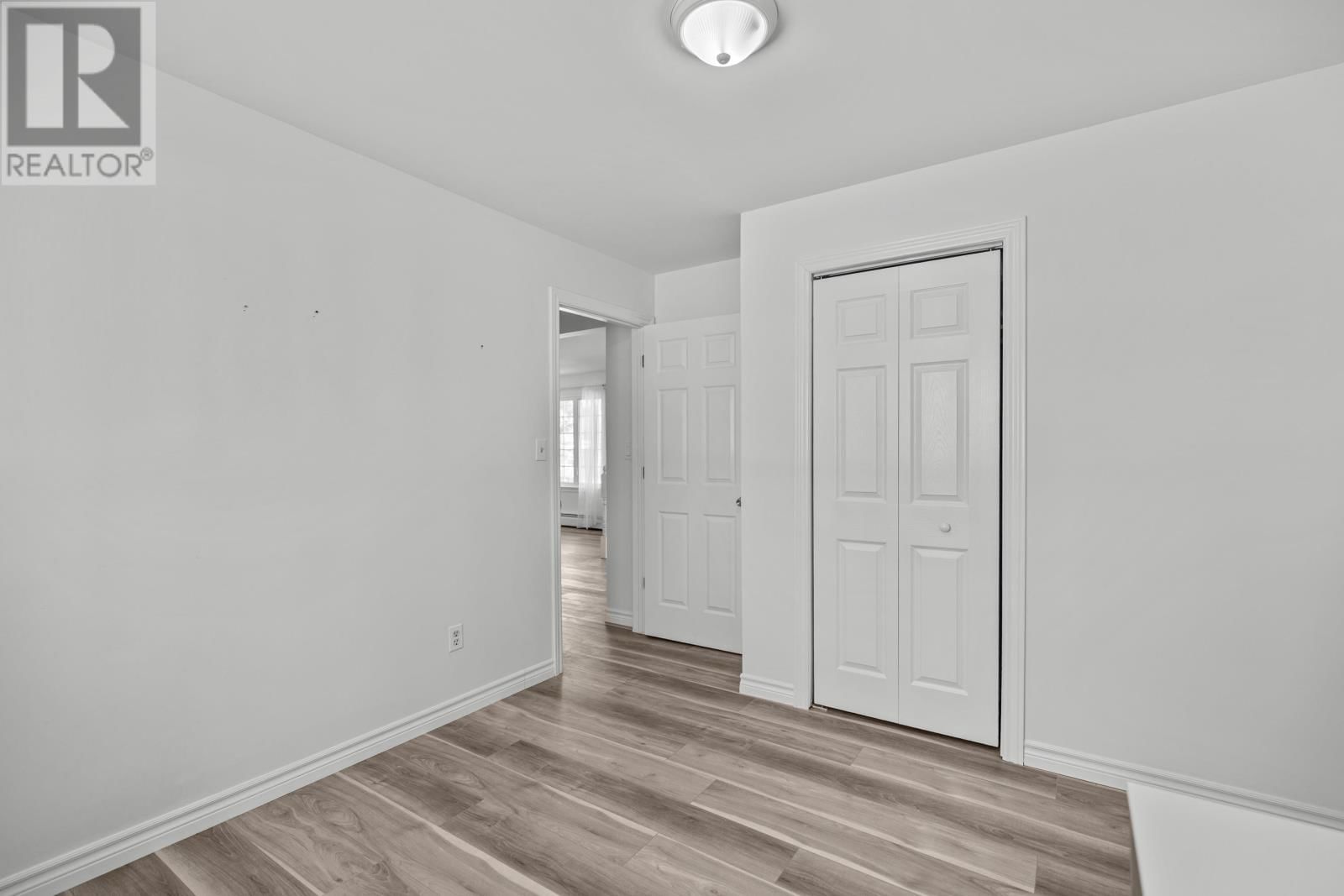 44 WESTCOMB CRESCENT Image 17