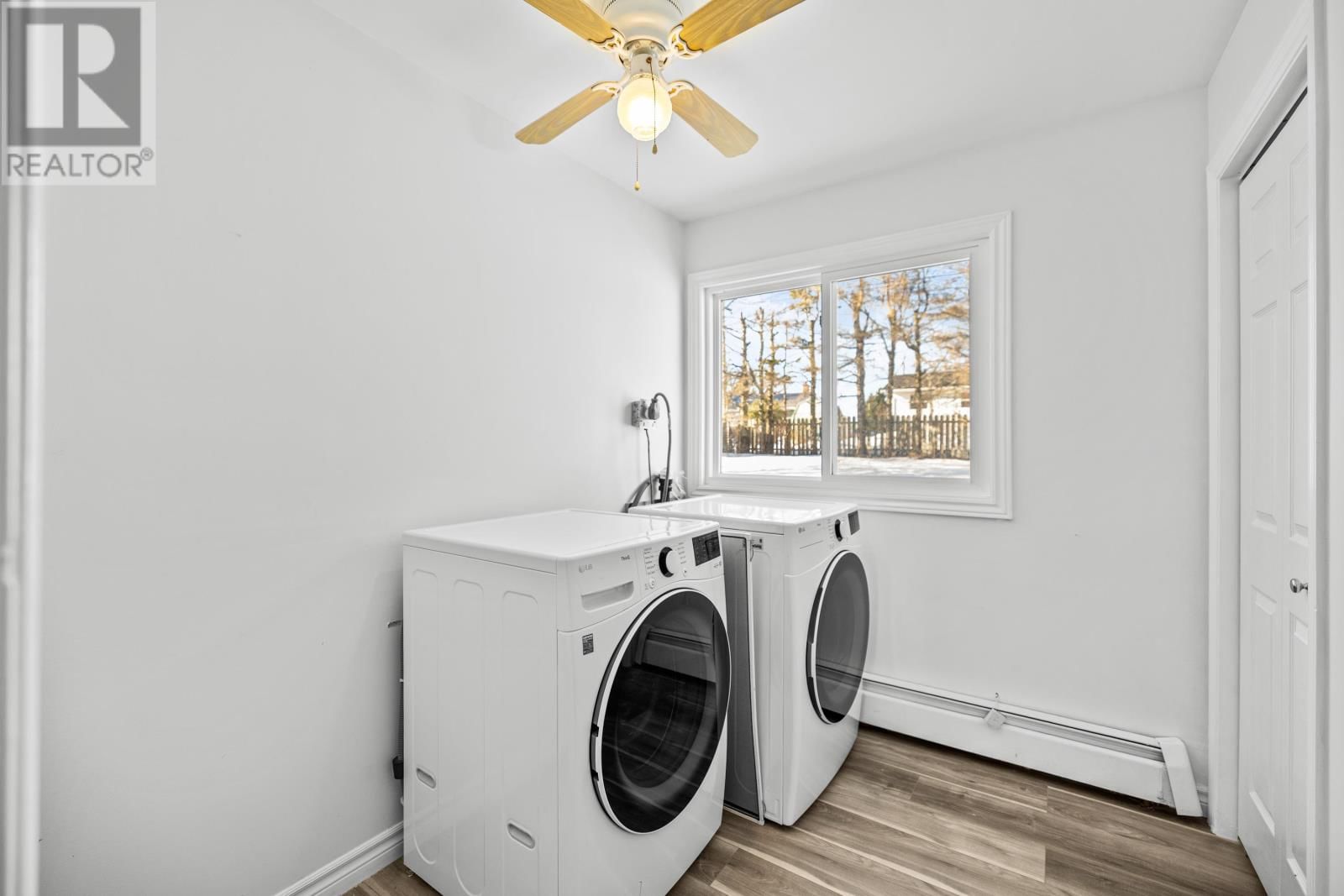 44 WESTCOMB CRESCENT Image 18