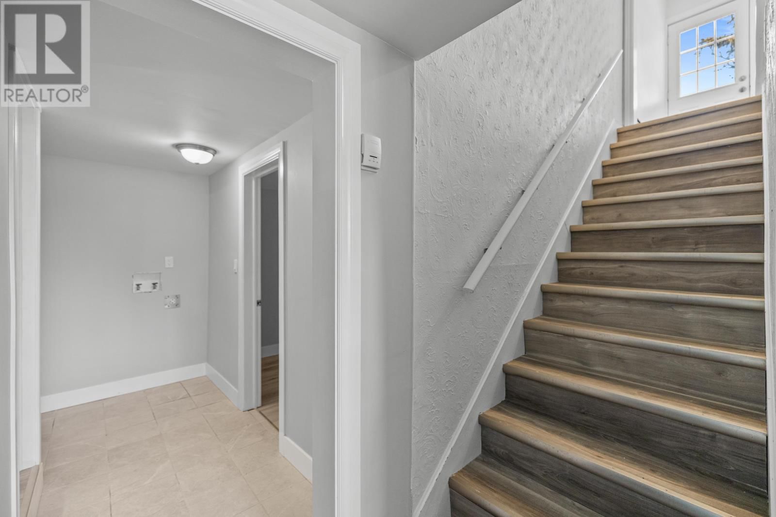 44 WESTCOMB CRESCENT Image 20