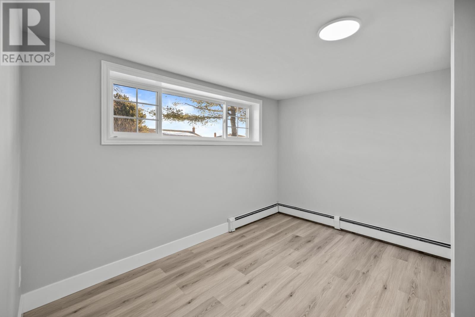 44 WESTCOMB CRESCENT Image 24