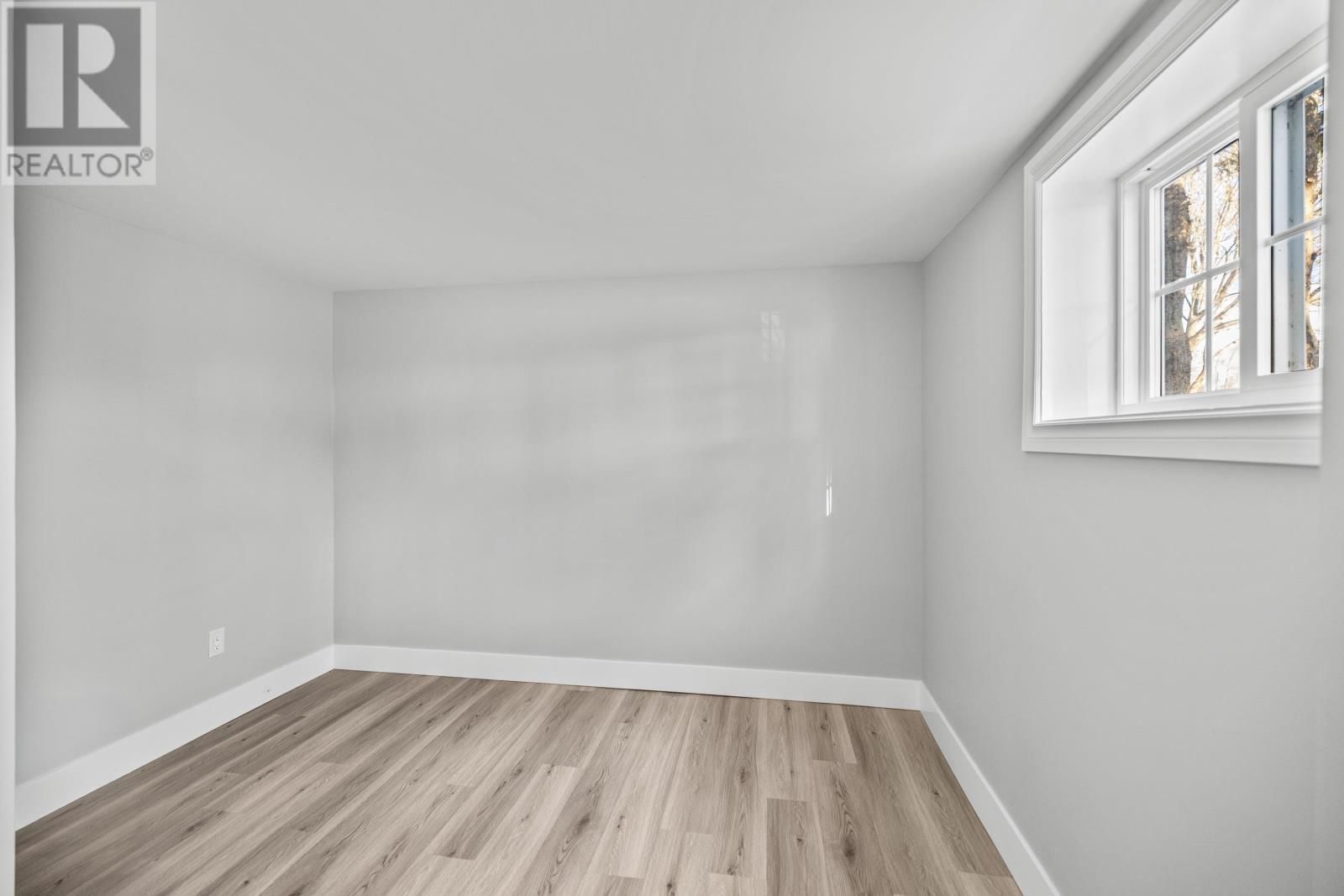 44 WESTCOMB CRESCENT Image 26