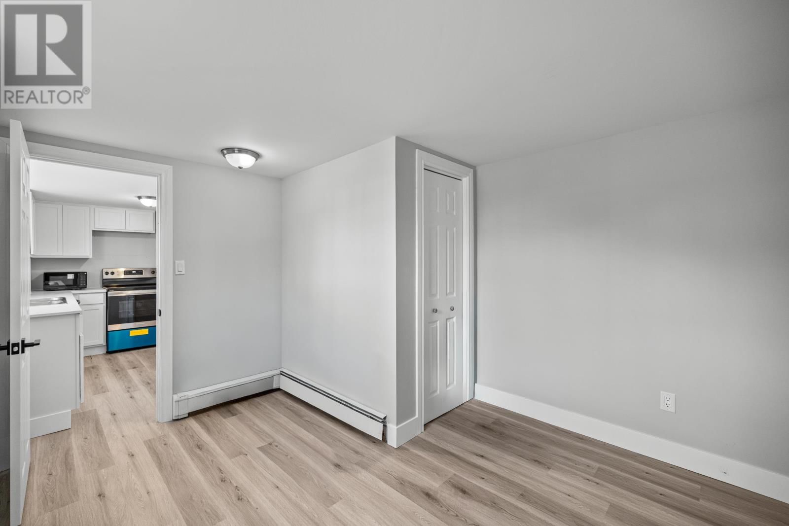 44 WESTCOMB CRESCENT Image 27