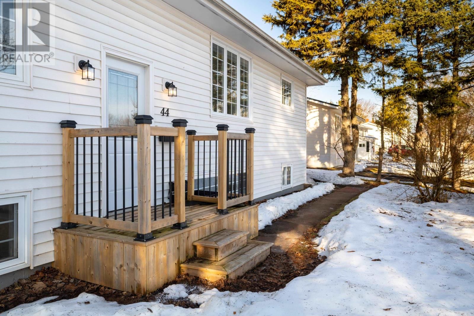 44 WESTCOMB CRESCENT Image 5