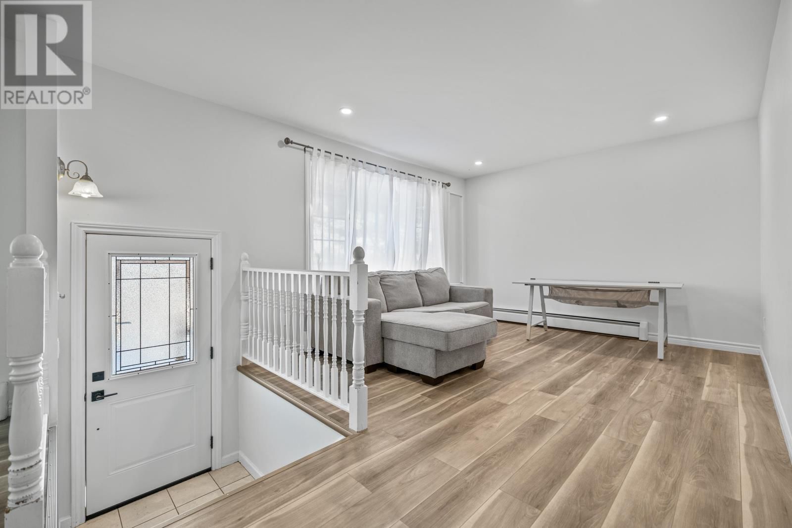 44 WESTCOMB CRESCENT Image 6