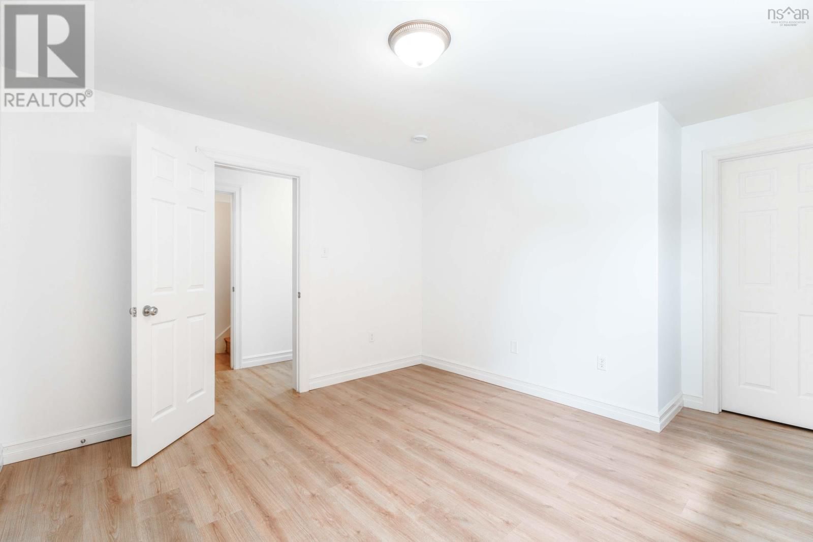 15 KINGSBURY WAY Image 41