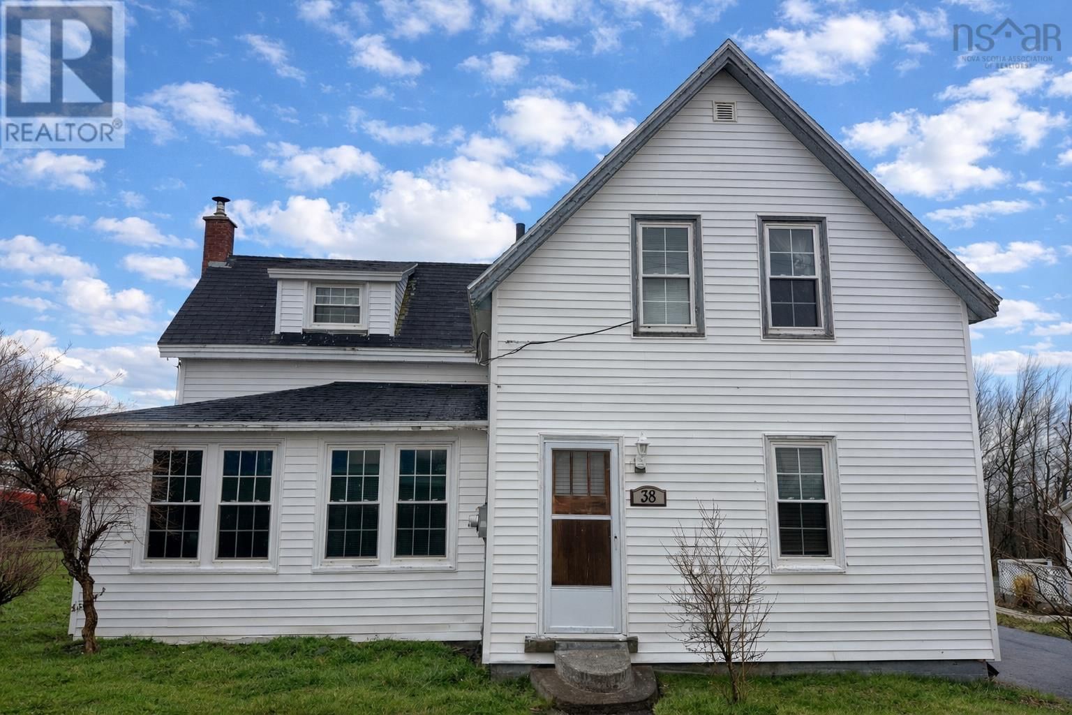 38 Junction Road, Springhill, Nova Scotia B0M 1X0