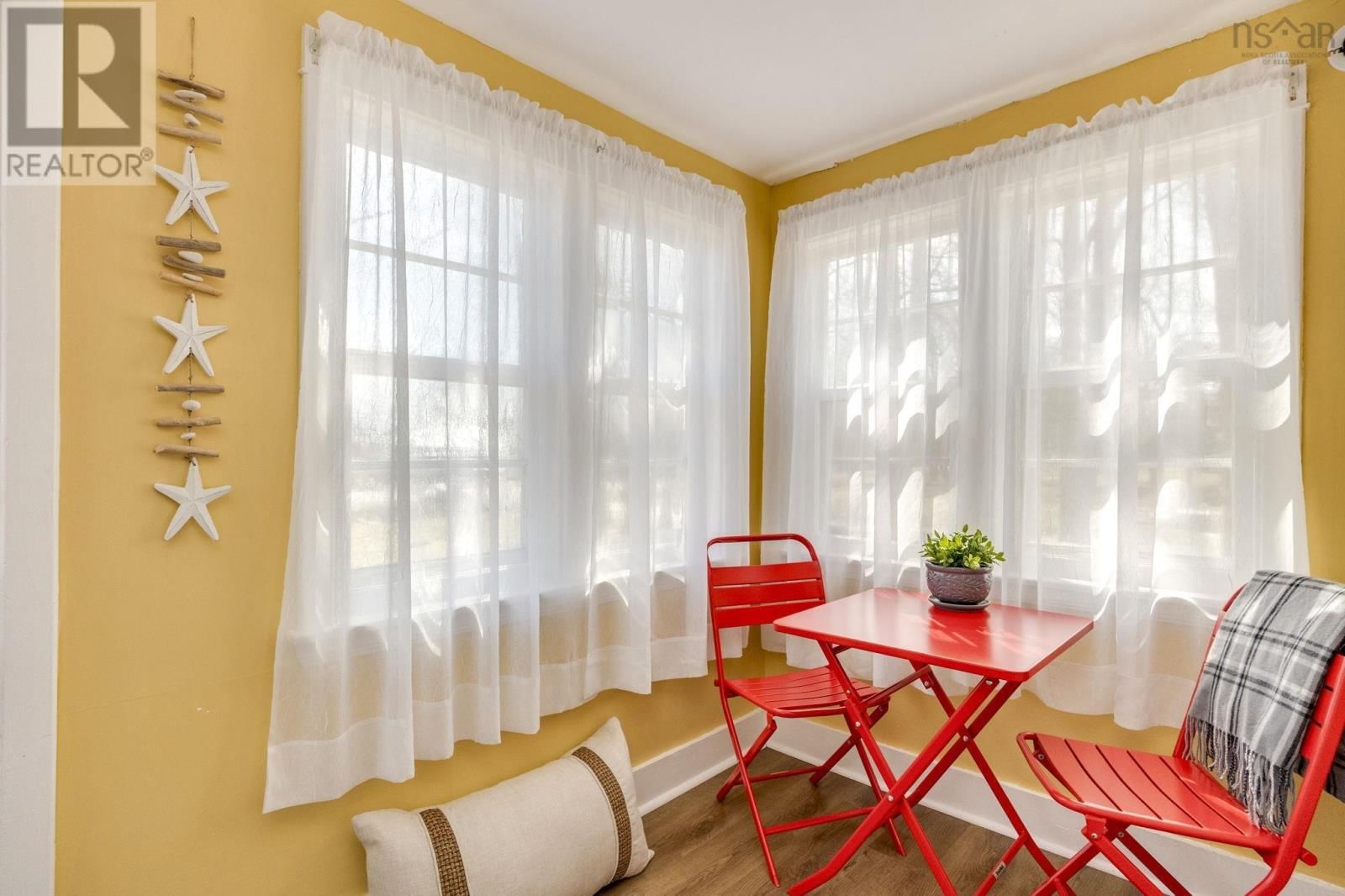 35 PLEASANT STREET Image 20