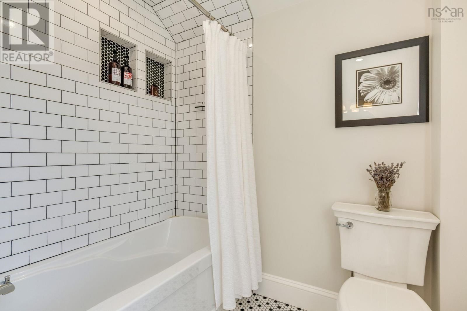 1050 GREENWOOD AVENUE Image 27