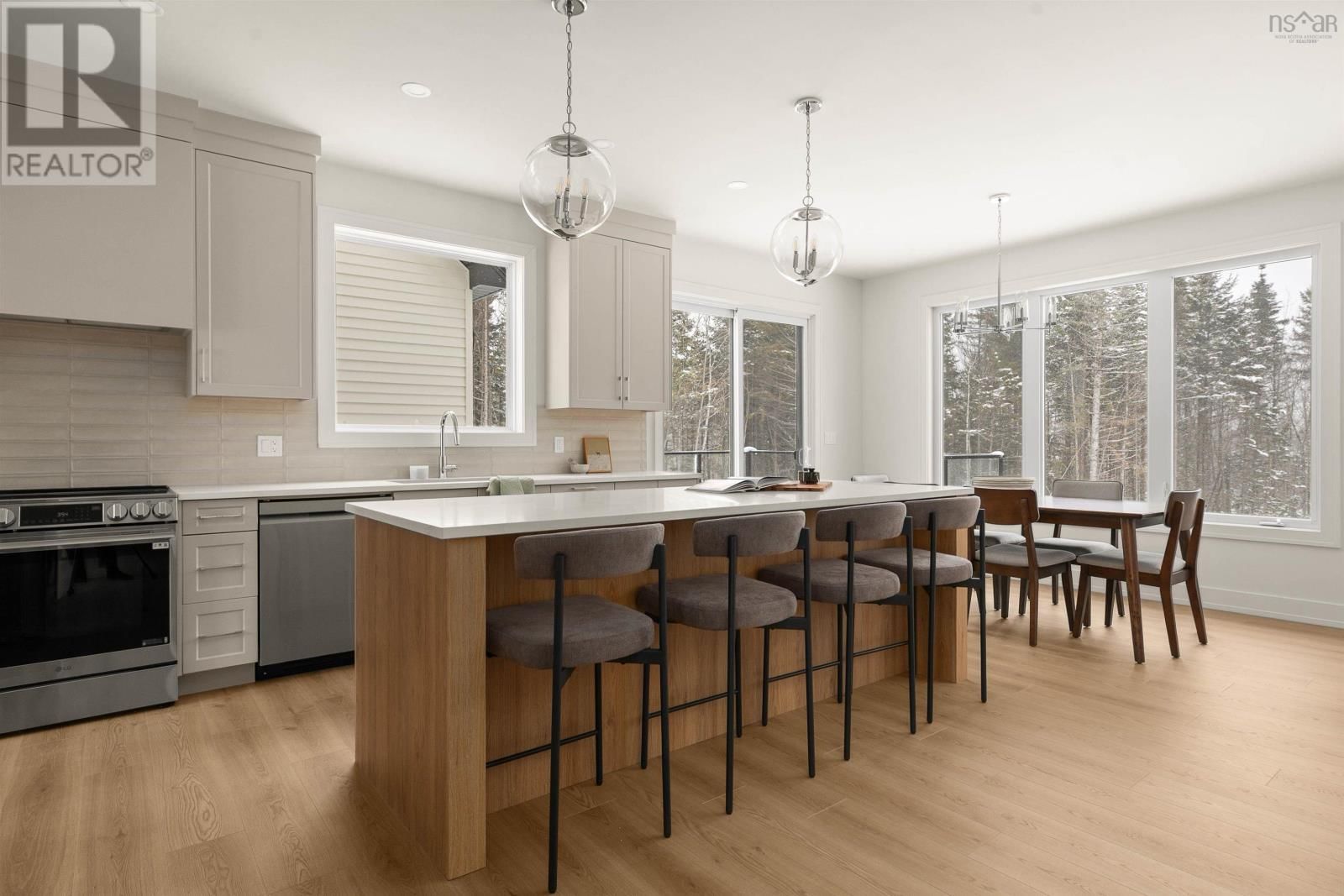 335 ZAFFRE DRIVE Image 10