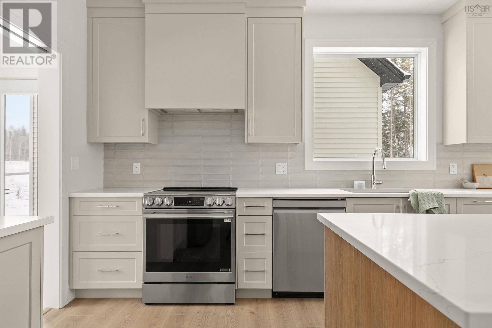 335 ZAFFRE DRIVE Image 12