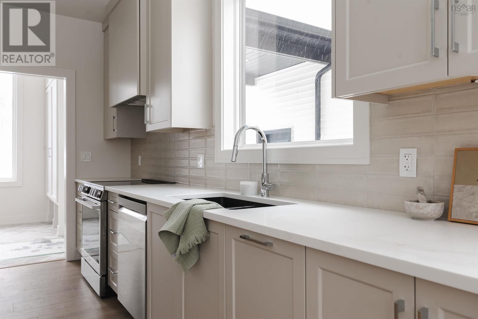 335 ZAFFRE DRIVE Image 13