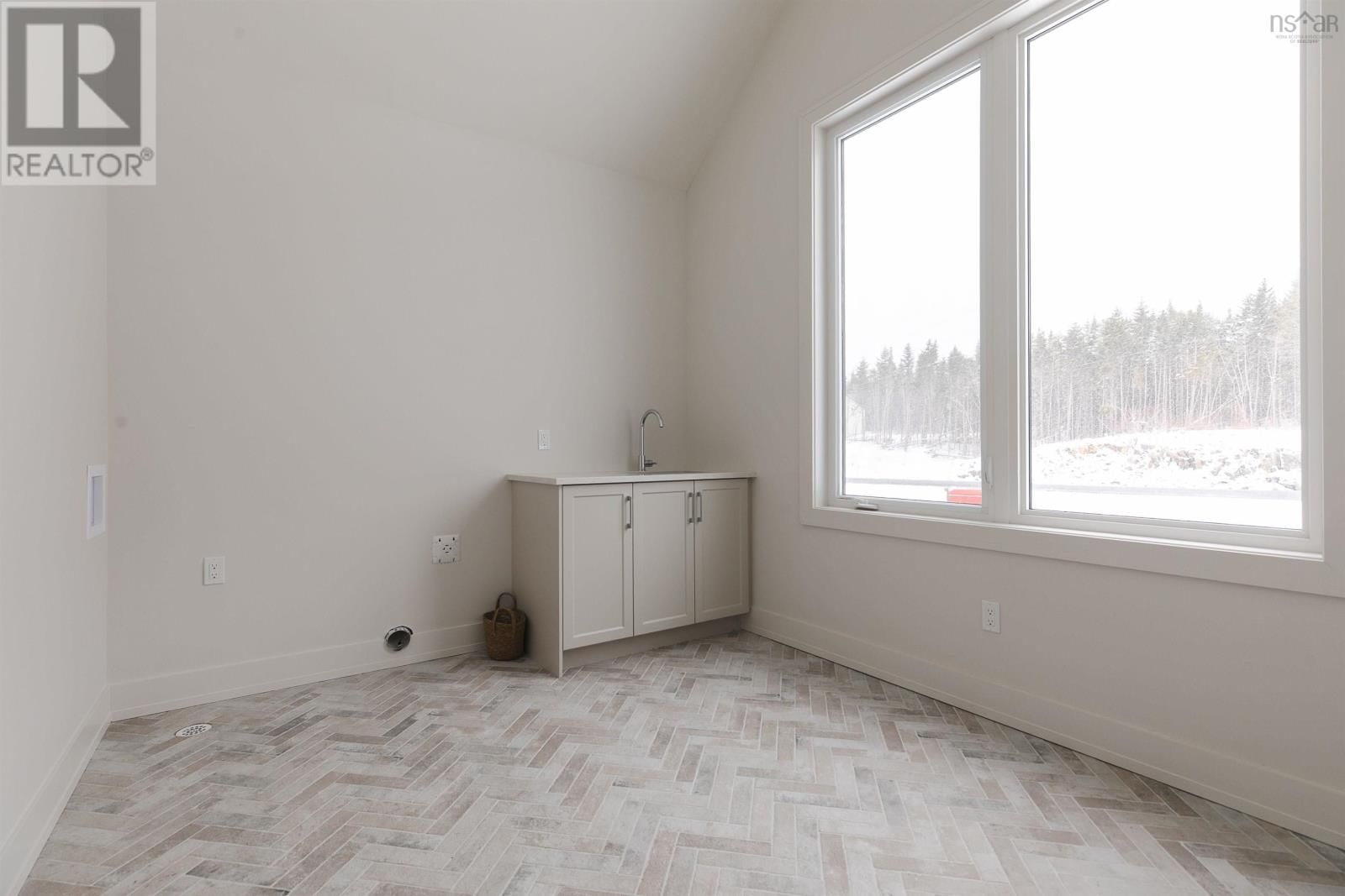 335 ZAFFRE DRIVE Image 18