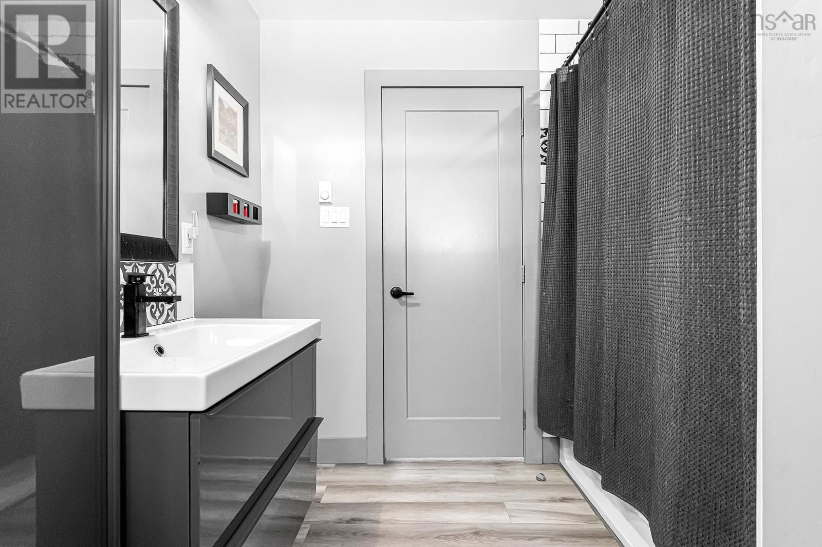 69 PINETREE CRESCENT Image 16