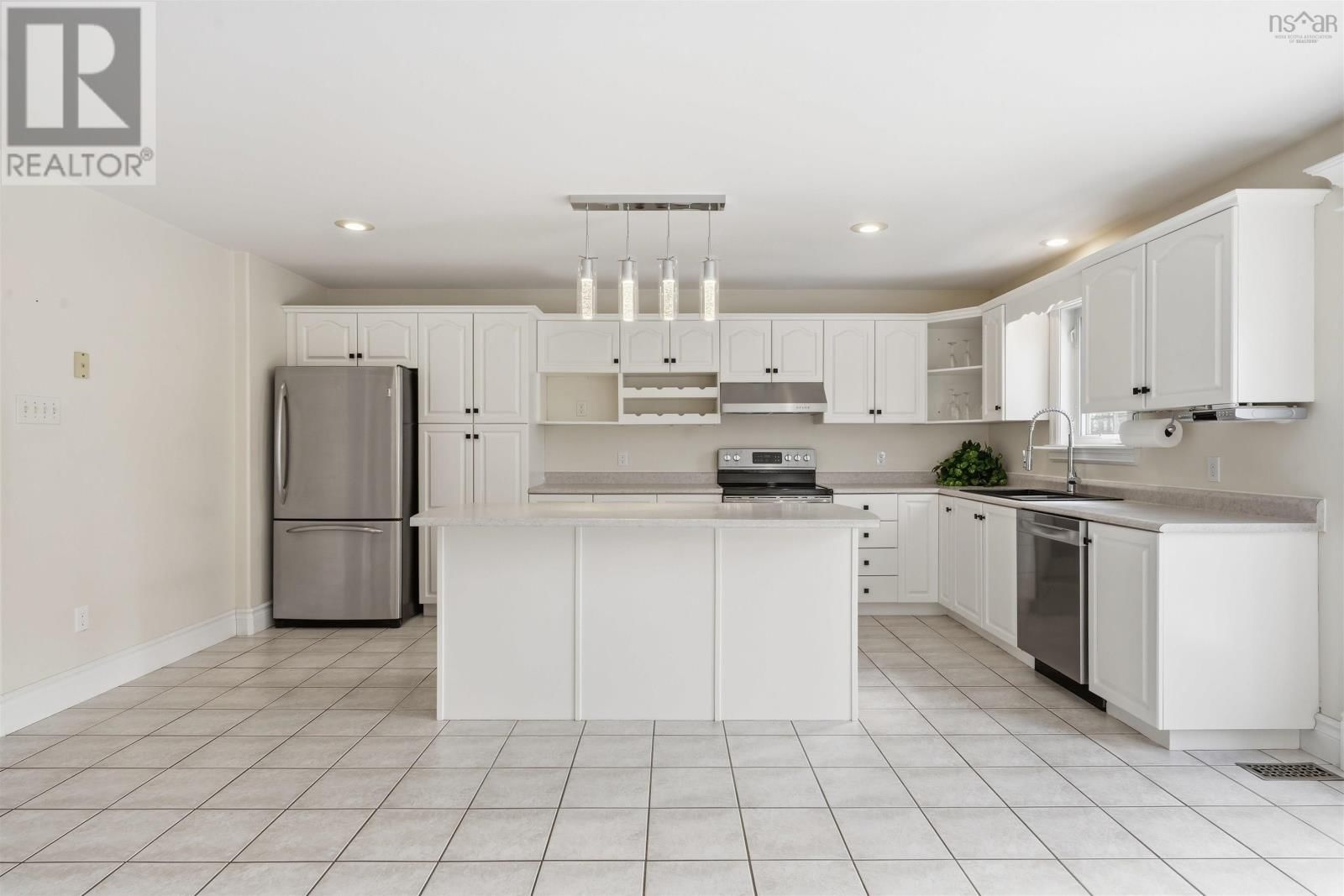 9 HALIBURTON CRESCENT Image 13