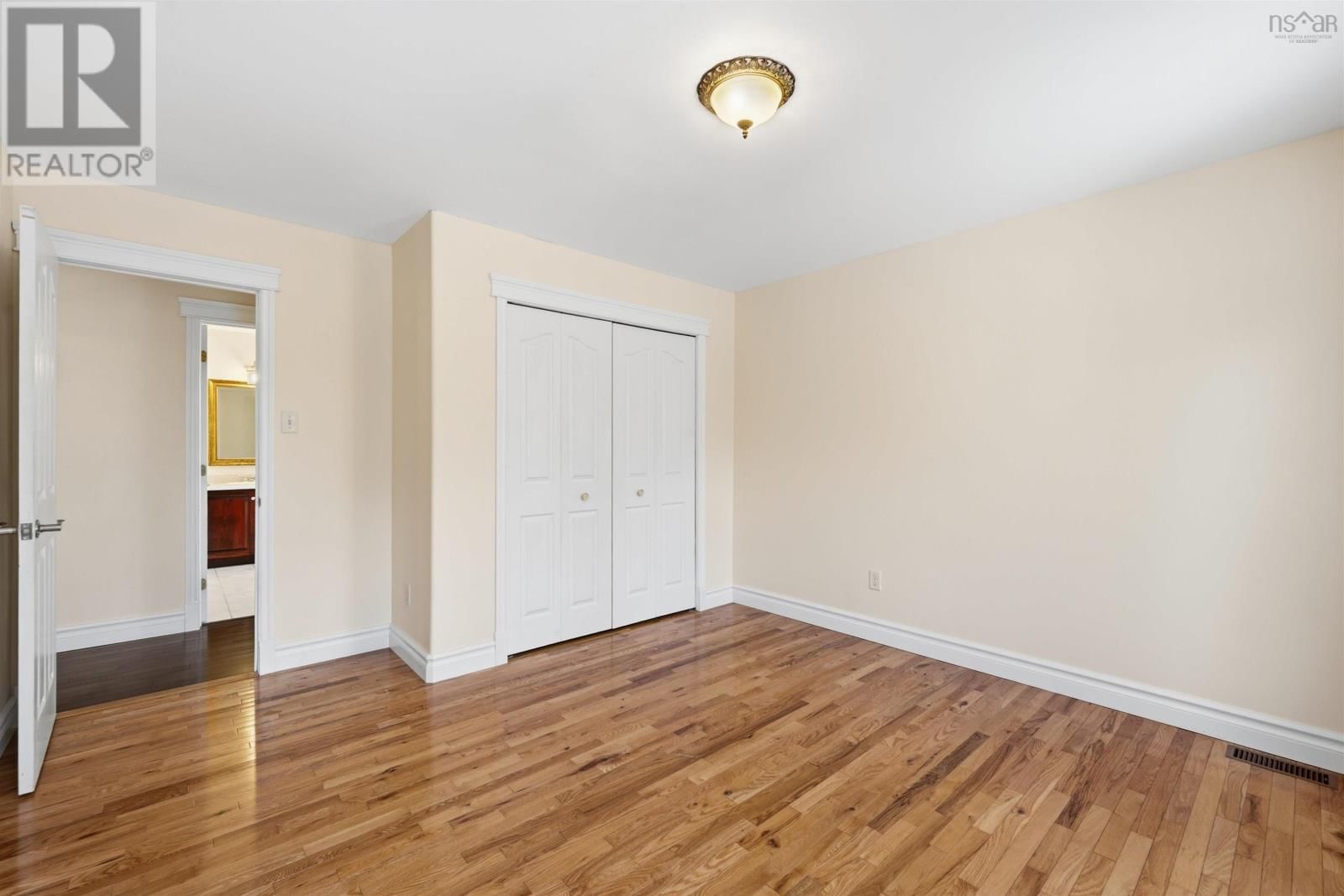 9 HALIBURTON CRESCENT Image 31