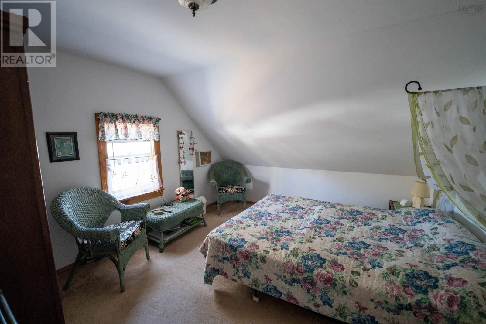 27 FLAT HILL Image 16