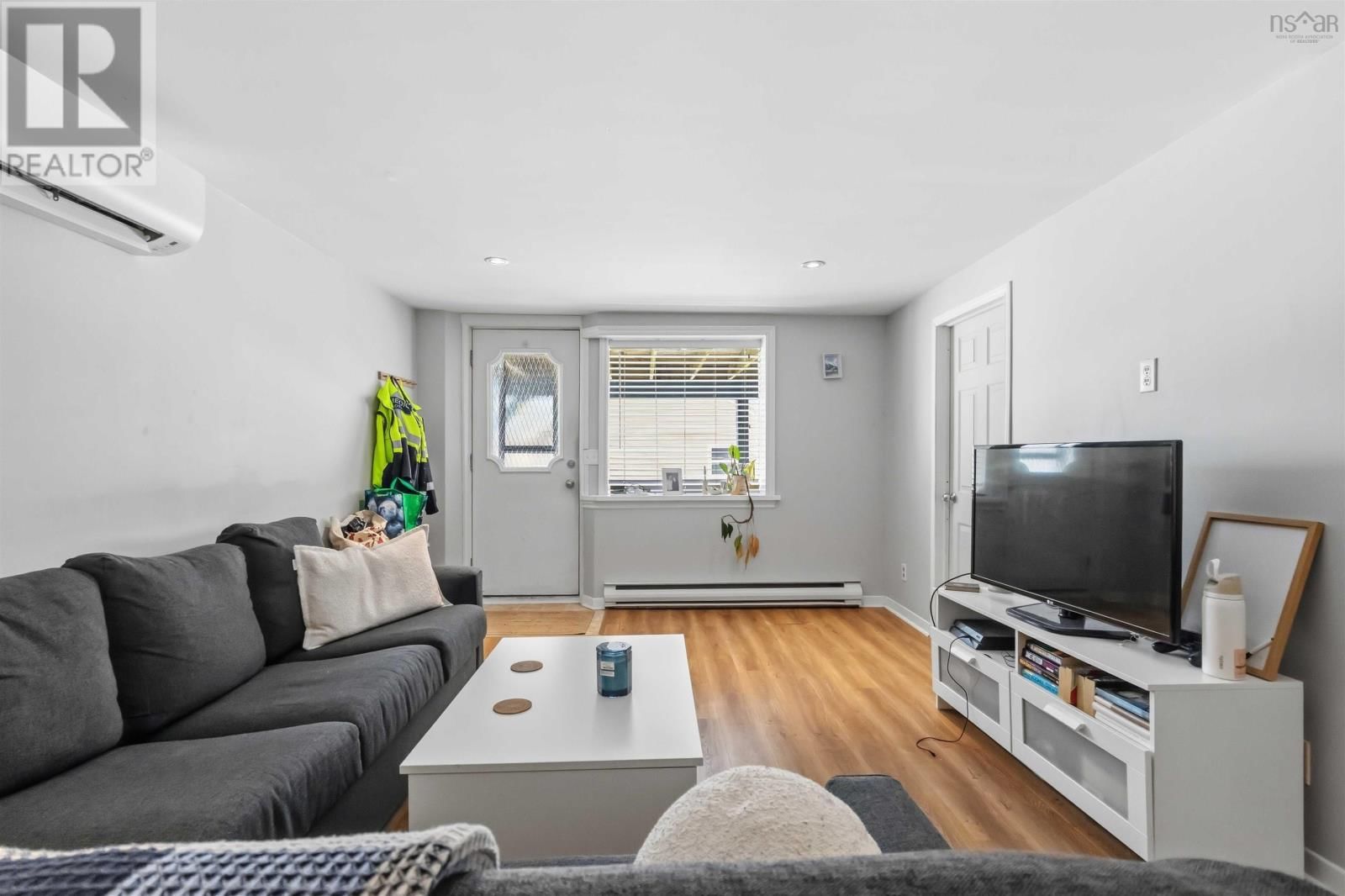 12 LAURIE STREET Image 18