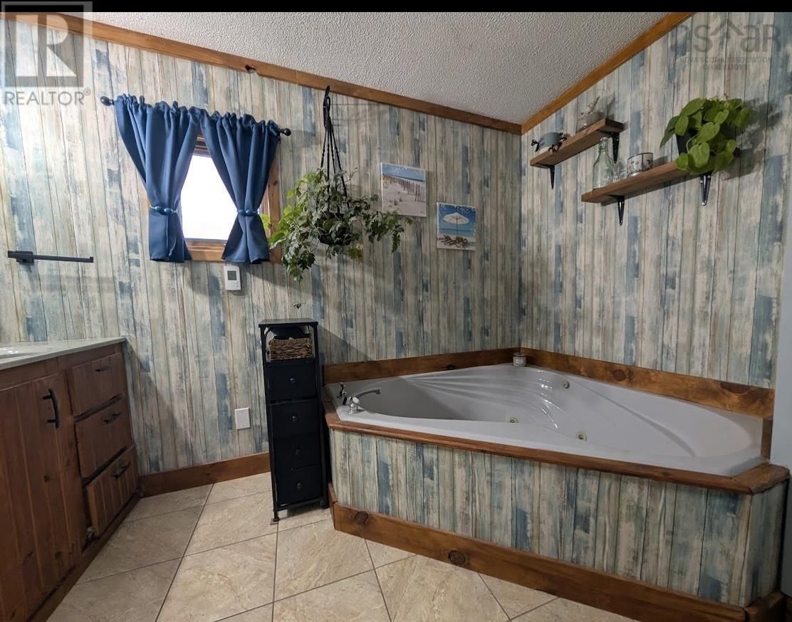 637 HIGHWAY 335 Image 18