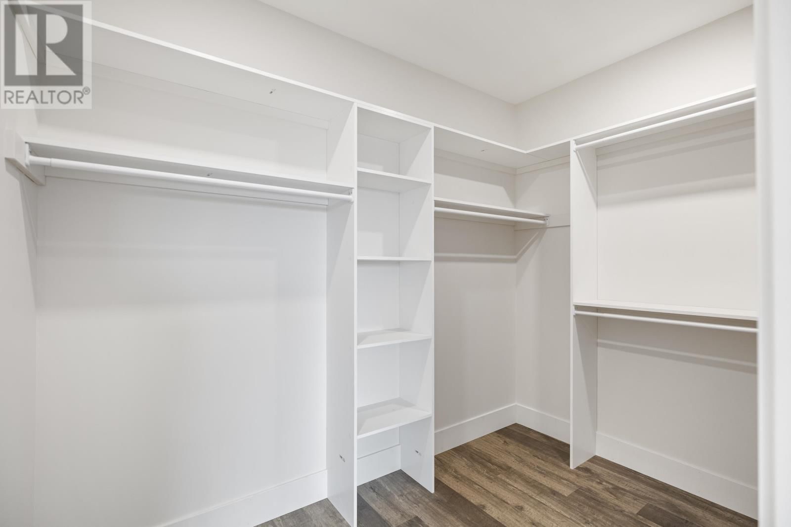 56 ALICE AVENUE Image 24