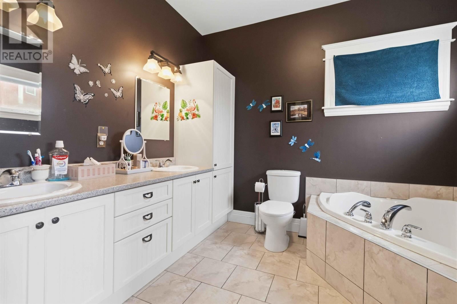 4 CARRIAGE LANE Image 12