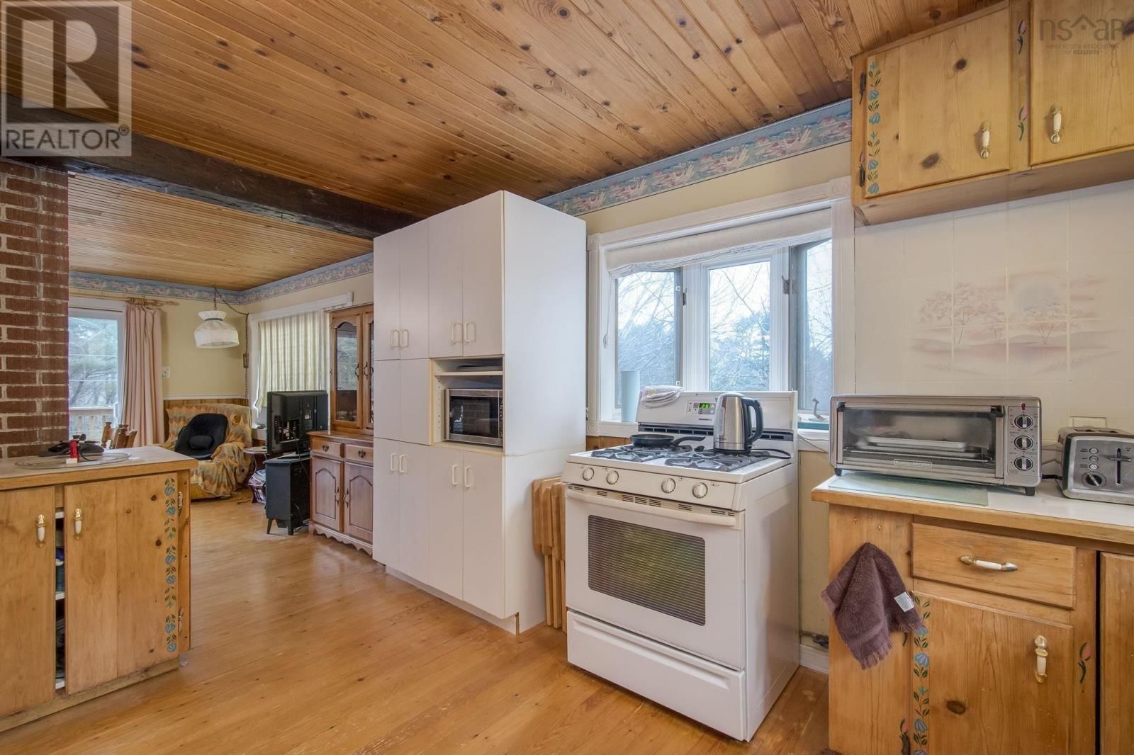 323 CONRADS ROAD Image 13