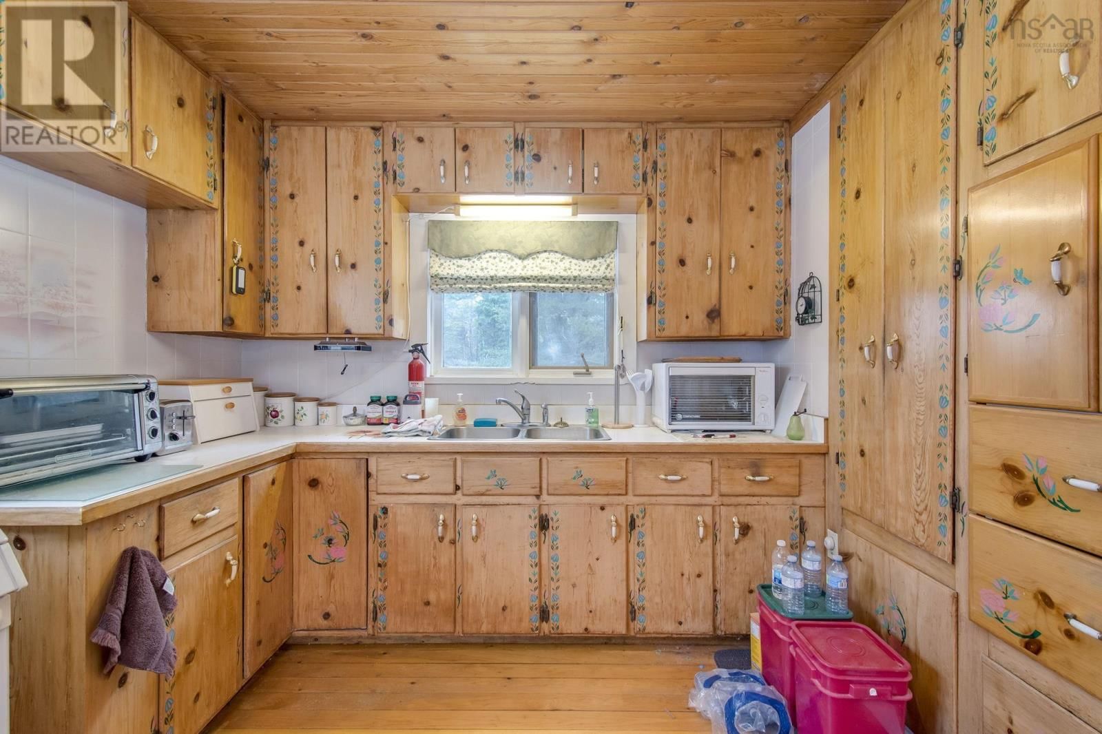 323 CONRADS ROAD Image 14