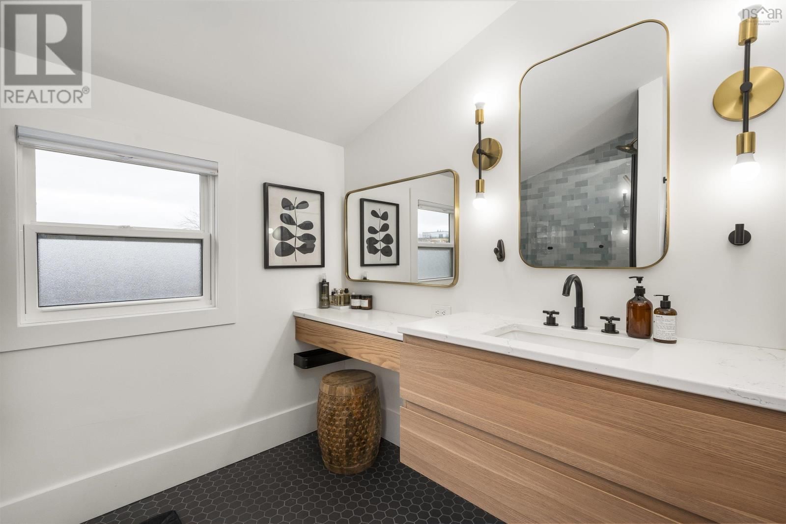 2881 VINCENT STREET Image 19