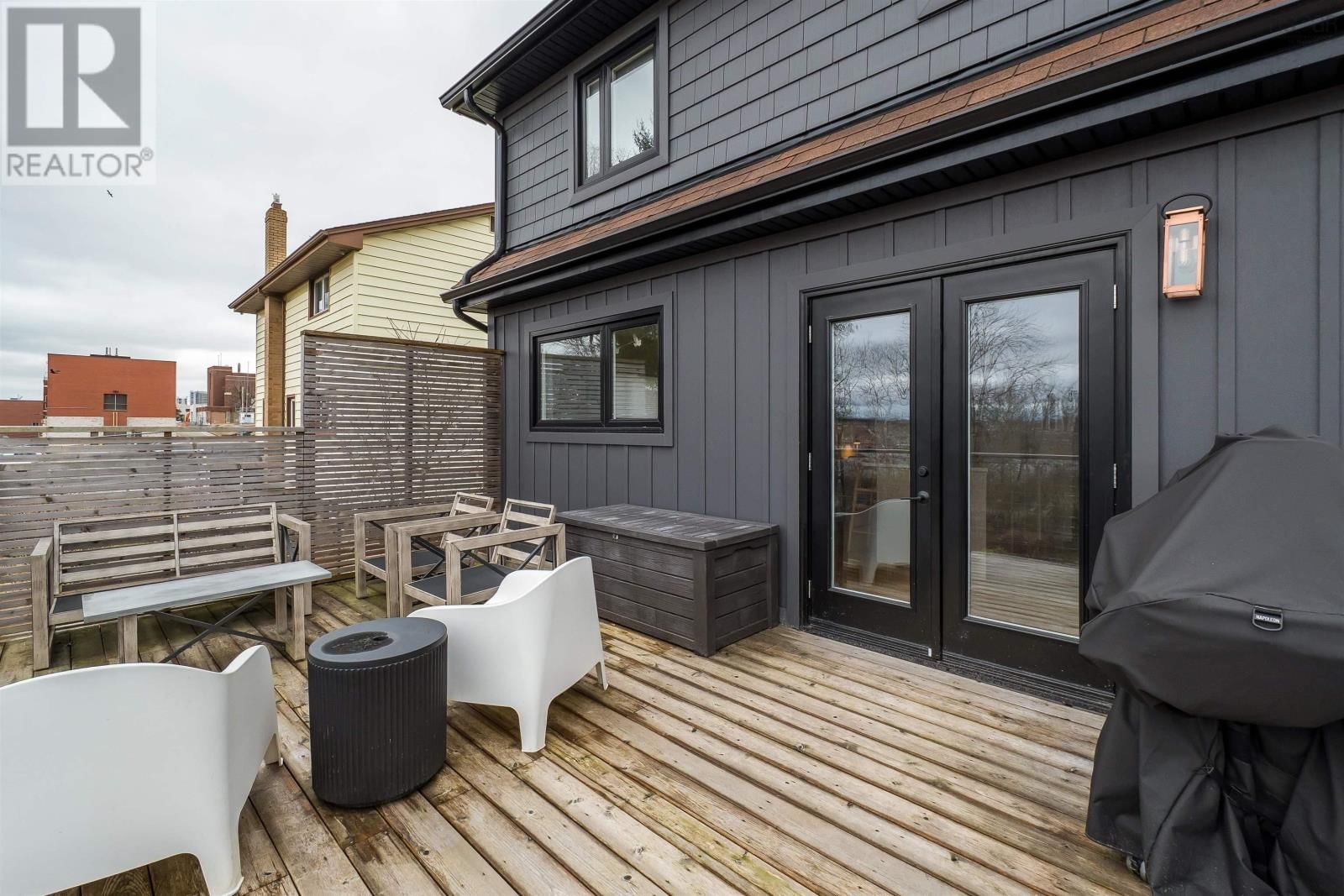 2881 VINCENT STREET Image 36