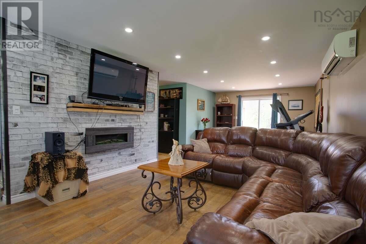 4320 GRANVILLE ROAD Image 8