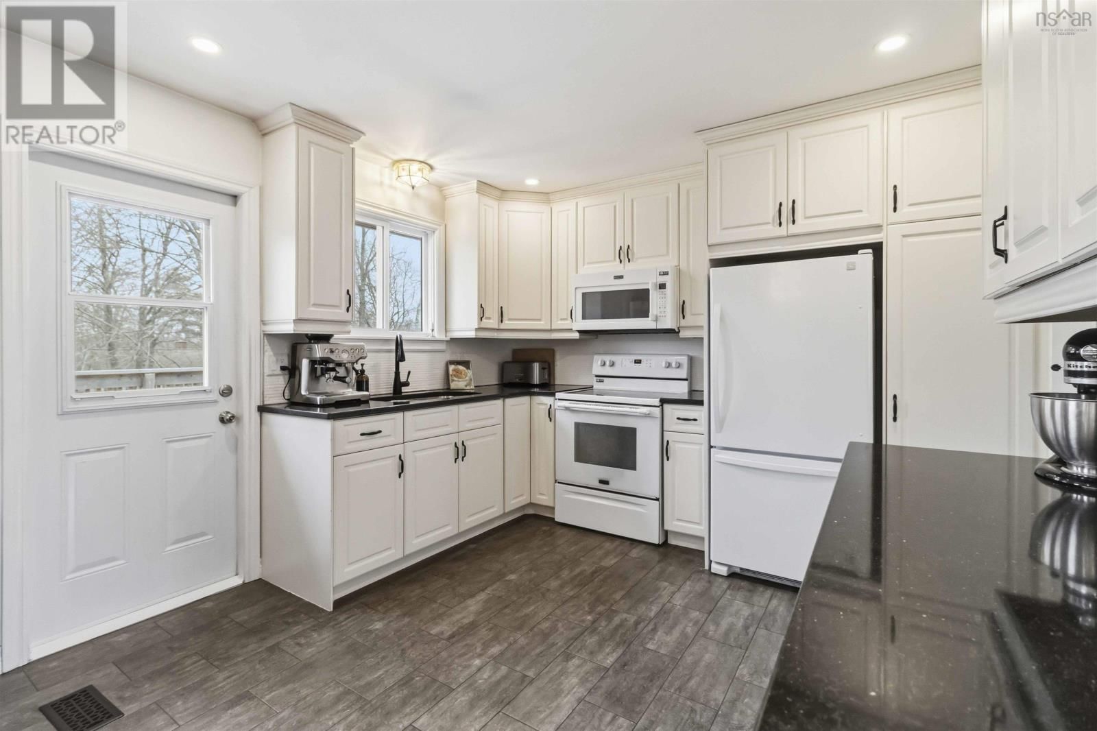 100 GREENDALE COURT Image 10