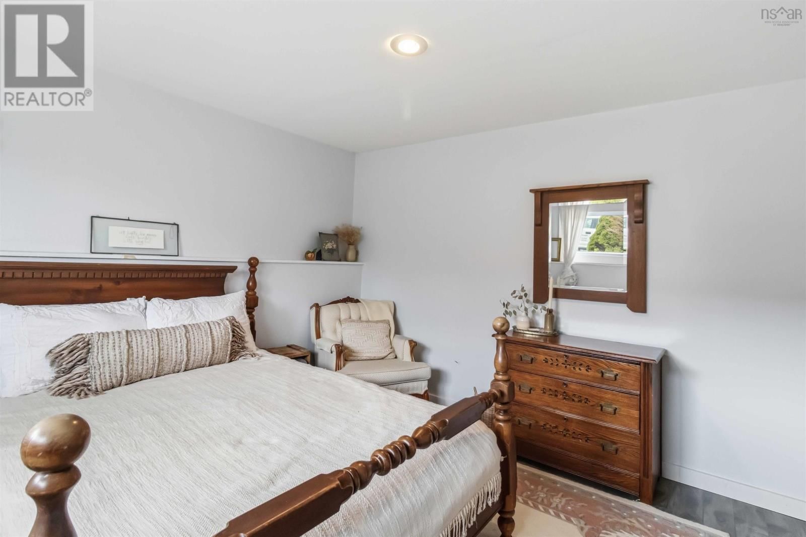 100 GREENDALE COURT Image 21