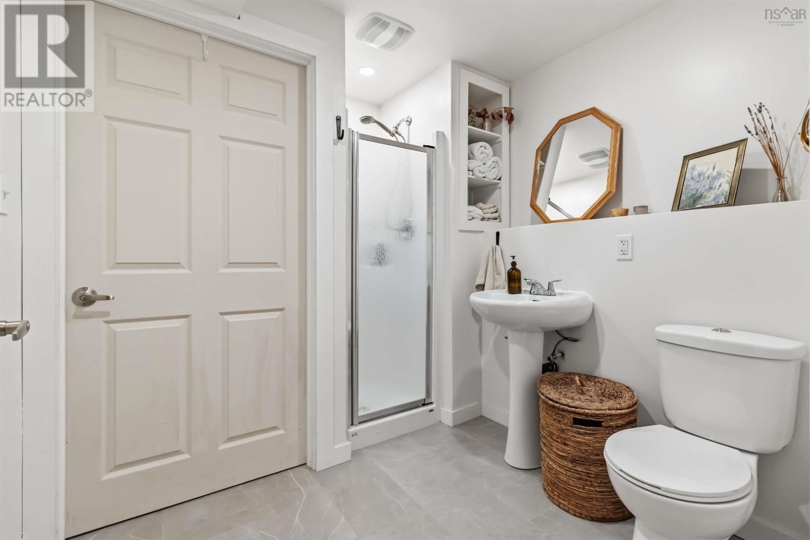 100 GREENDALE COURT Image 23