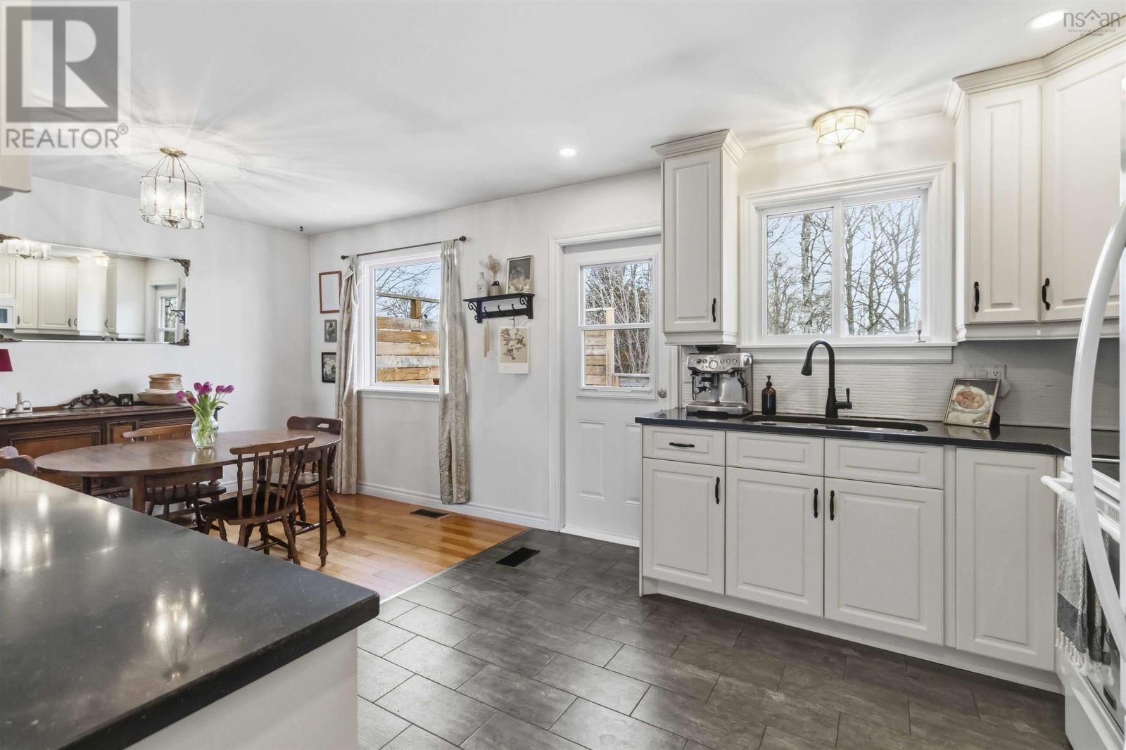 100 GREENDALE COURT Image 9