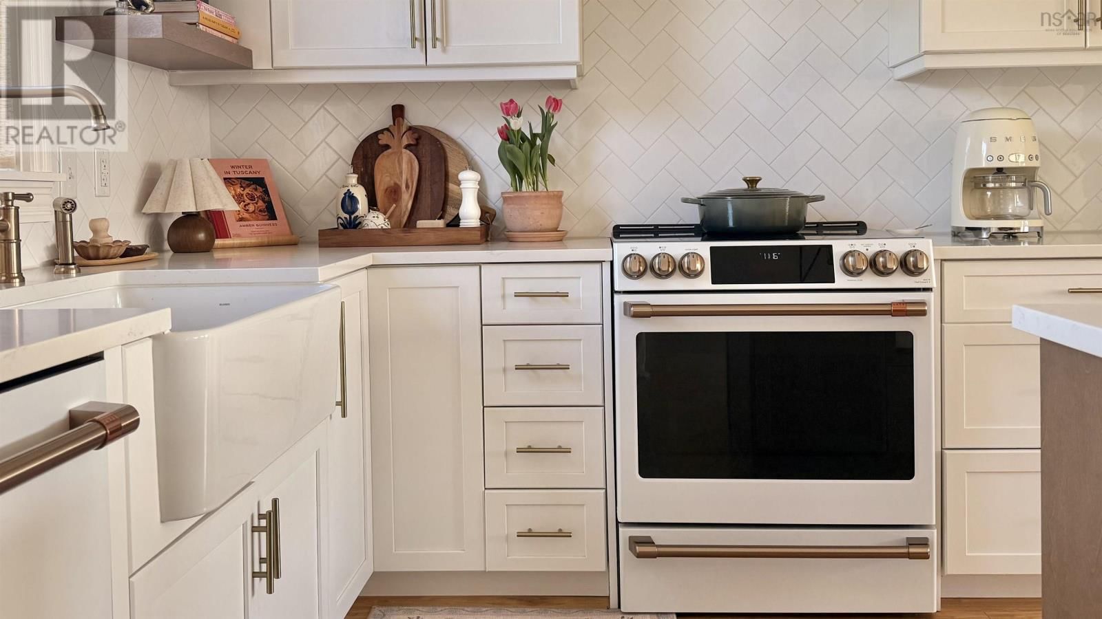 15 ACORN AVENUE Image 15